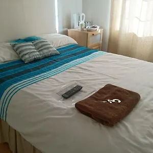 Guest house In Guest - En Shower Double With 1 Double Deyr, Hayes (Greater London)